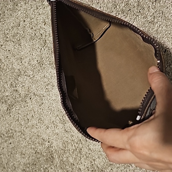 GUCCI GG Plus Supreme Clutch Bag - Picture 3 of 17